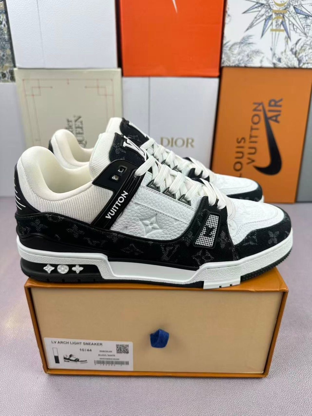 Louis Vuitton Black & White LV Arch Light Sneakers - Picture 2 of 9